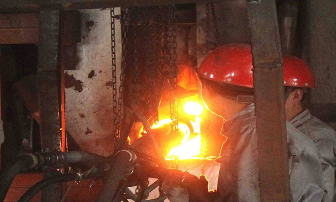 应用于玻璃窑大喧、加料口等部位的热修现场